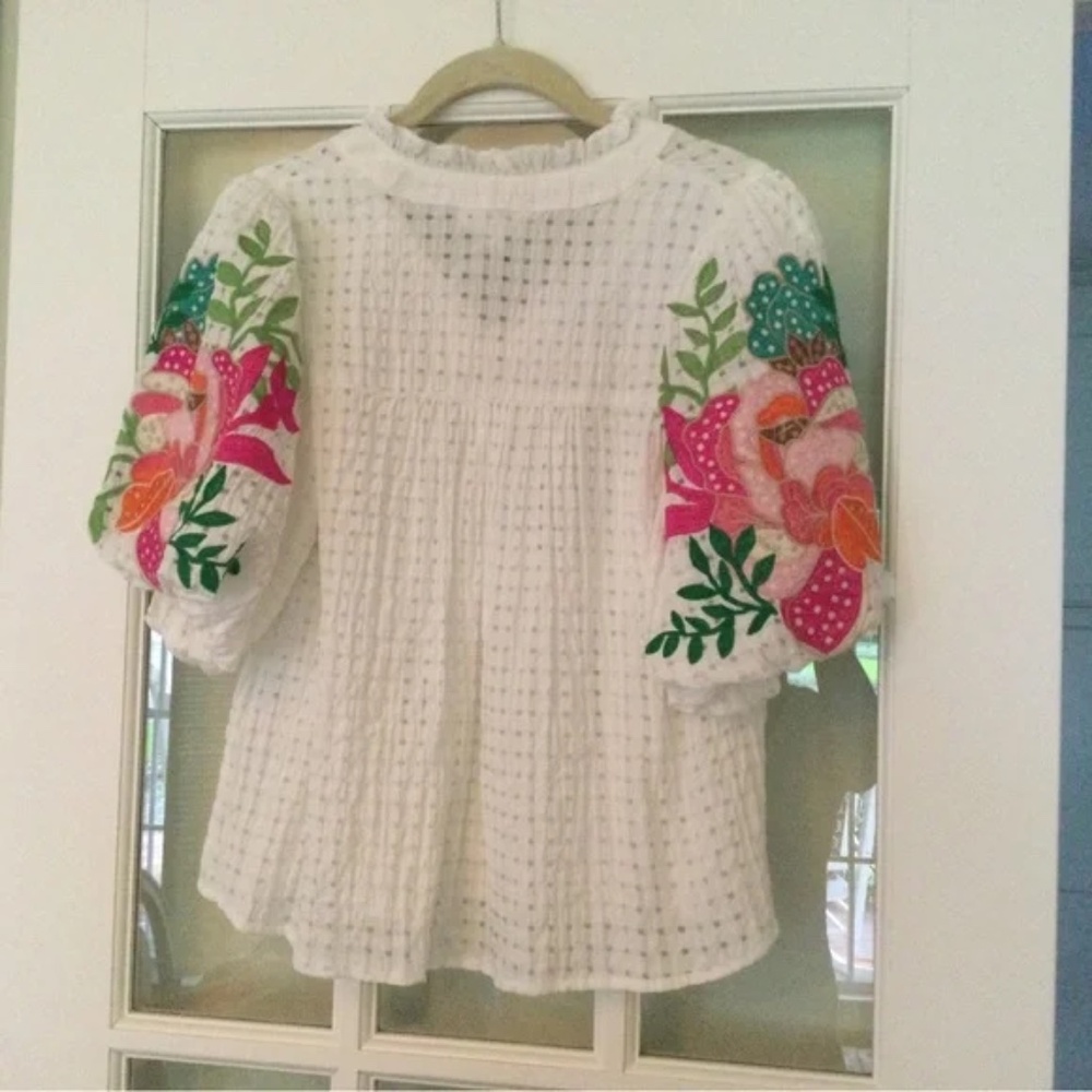 NWT THML White Floral Embroidered Sleeve Top Blouse - Picture 2 of 8